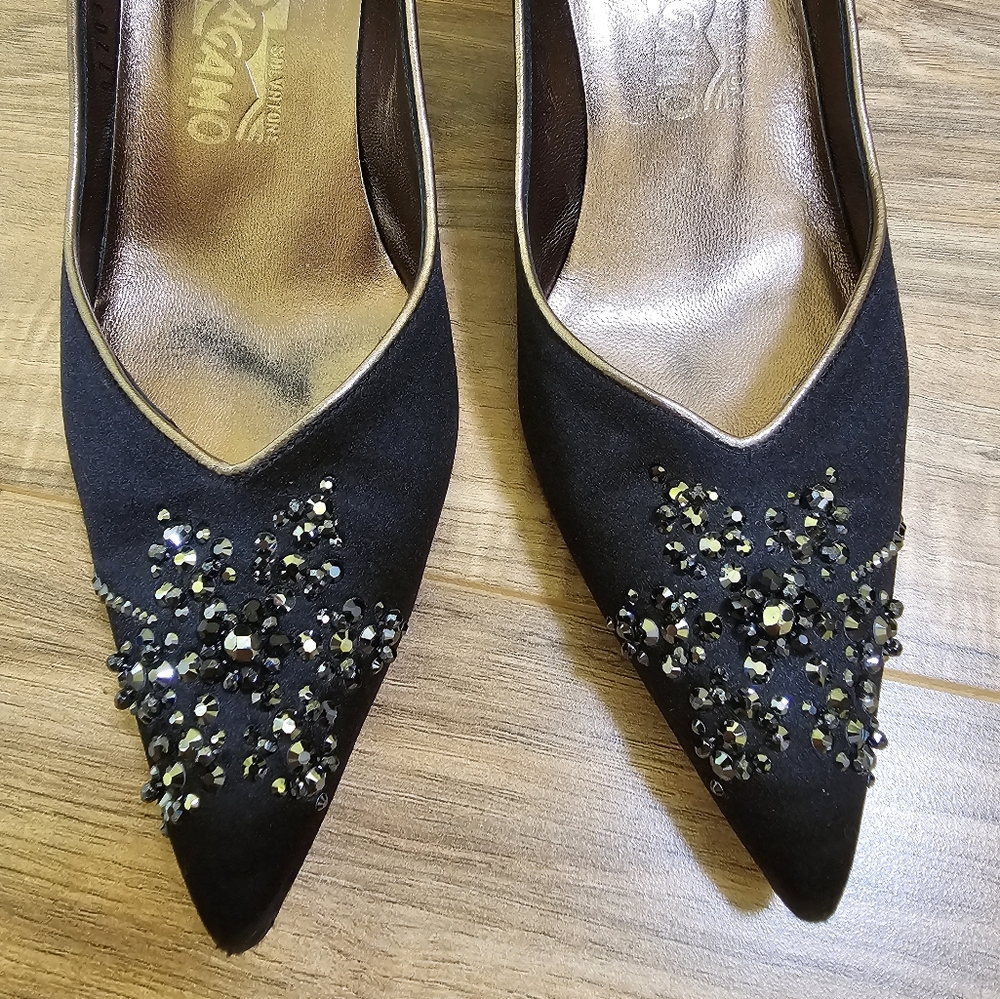 Salvatore Ferragamo satin heels with crystals - Picture 15 of 15